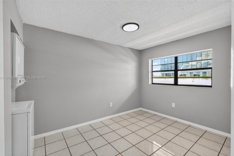 Купить кондоминиум в Майами-Бич, Флорида 2 спальни, 91.23м2, № 2020736 - фото 19