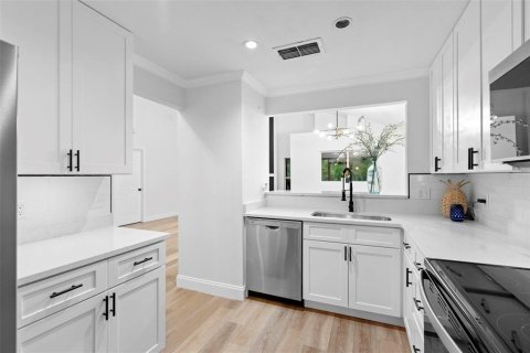 House in Orlando, Florida 4 bedrooms, 158.12 sq.m. № 1834683 - photo 4