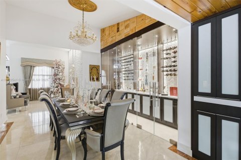 House in Miami, Florida 4 bedrooms, 230.58 sq.m. № 1977084 - photo 9