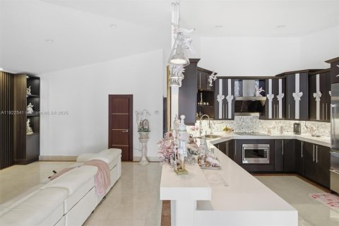 House in Miami, Florida 4 bedrooms, 230.58 sq.m. № 1977084 - photo 15