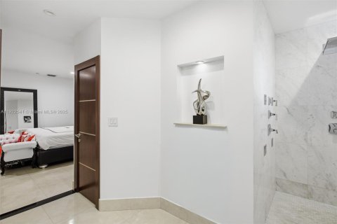 House in Miami, Florida 4 bedrooms, 230.58 sq.m. № 1977084 - photo 26