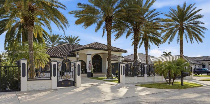 House in Miami, Florida 4 bedrooms, 230.58 sq.m. № 1977084