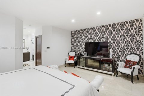House in Miami, Florida 4 bedrooms, 230.58 sq.m. № 1977084 - photo 23