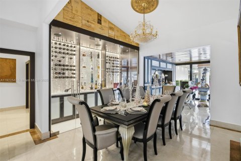 House in Miami, Florida 4 bedrooms, 230.58 sq.m. № 1977084 - photo 6
