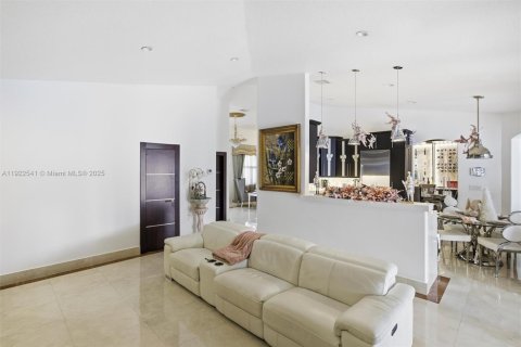 House in Miami, Florida 4 bedrooms, 230.58 sq.m. № 1977084 - photo 14
