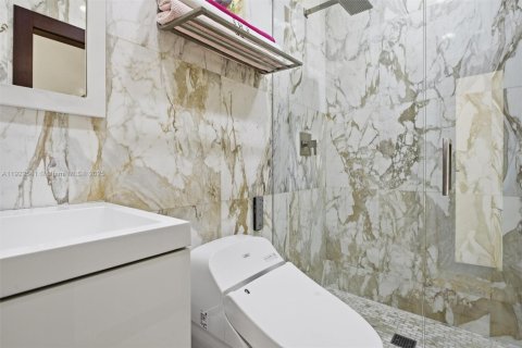 House in Miami, Florida 4 bedrooms, 230.58 sq.m. № 1977084 - photo 20