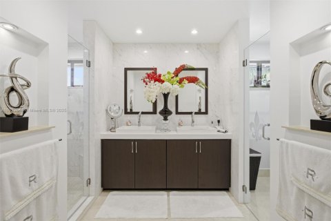 House in Miami, Florida 4 bedrooms, 230.58 sq.m. № 1977084 - photo 24
