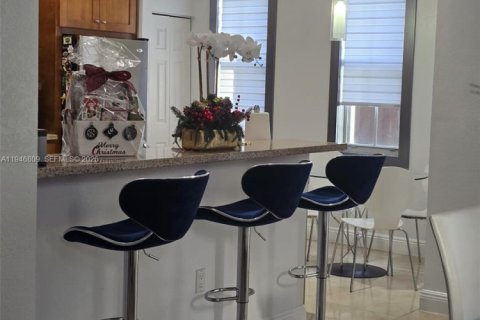 Touwnhouse à vendre à Doral, Floride: 4 chambres, 215.53 m2 № 2011136 - photo 4