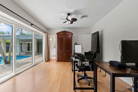 Casa en venta en Pinecrest, Florida, 6 dormitorios № 1802765 - foto 15