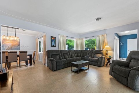 Casa en venta en Pinecrest, Florida, 6 dormitorios № 1802765 - foto 4