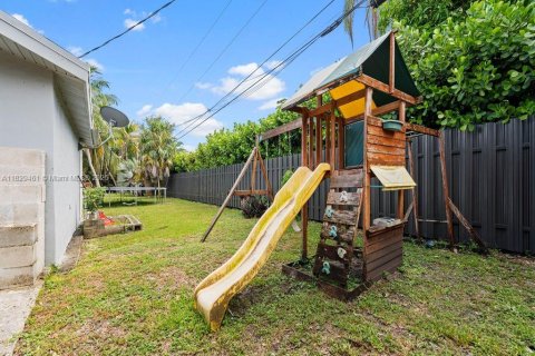 Casa en venta en Pinecrest, Florida, 6 dormitorios № 1802765 - foto 24