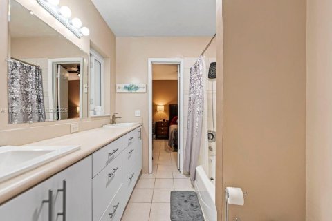 Casa en venta en Pinecrest, Florida, 6 dormitorios № 1802765 - foto 17