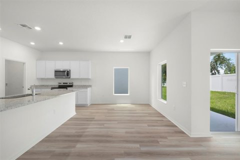 House in Astatula, Florida 5 bedrooms, 228.63 sq.m. № 1851026 - photo 6