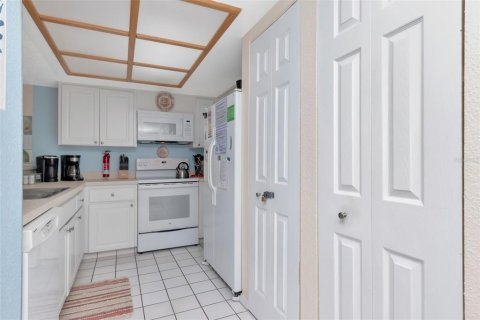 Condo in Indian Shores, Florida, 1 bedroom  № 1762159 - photo 8