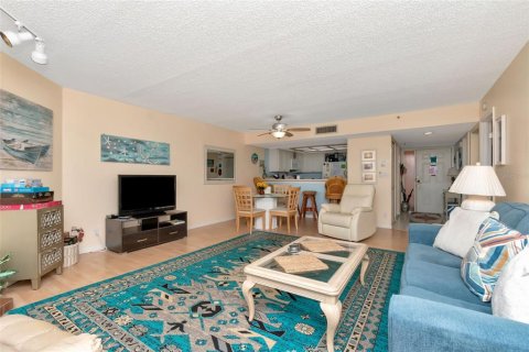 Condo in Indian Shores, Florida, 1 bedroom  № 1762159 - photo 16