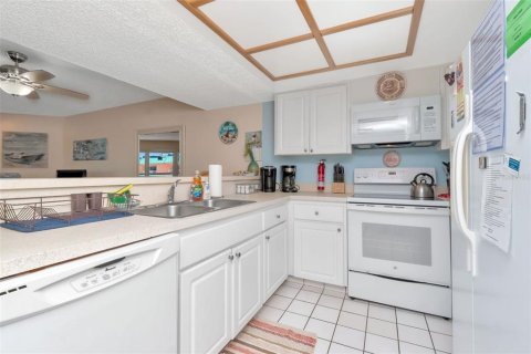 Condo in Indian Shores, Florida, 1 bedroom  № 1762159 - photo 9