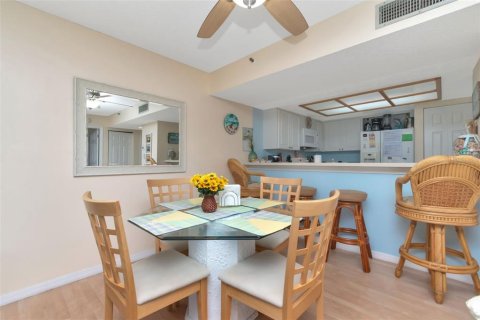 Condo in Indian Shores, Florida, 1 bedroom  № 1762159 - photo 14