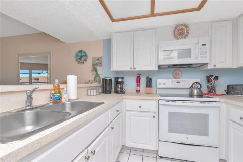 Condo in Indian Shores, Florida, 1 bedroom  № 1762159 - photo 10