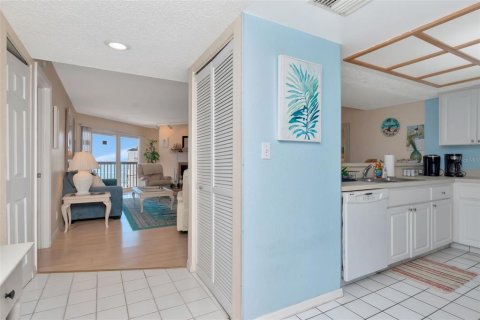 Condo in Indian Shores, Florida, 1 bedroom  № 1762159 - photo 6