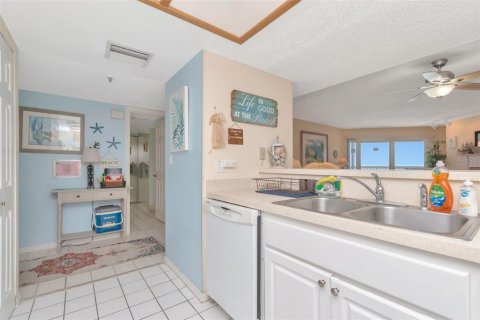 Condo in Indian Shores, Florida, 1 bedroom  № 1762159 - photo 12