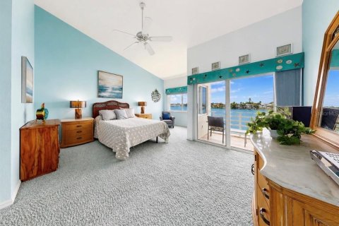 Townhouse in Saint Pete Beach, Florida 4 bedrooms, 211.35 sq.m. № 2223428 - photo 6