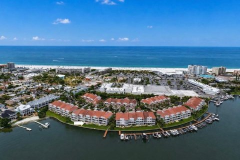 Townhouse in Saint Pete Beach, Florida 4 bedrooms, 211.35 sq.m. № 2223428
