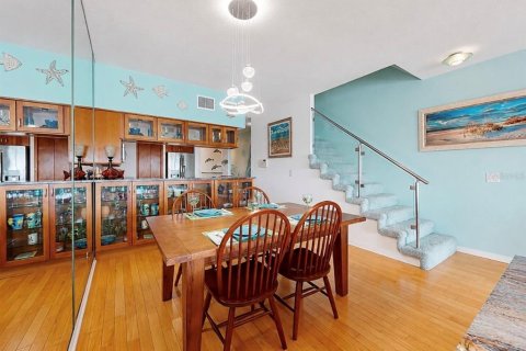 Townhouse in Saint Pete Beach, Florida 4 bedrooms, 211.35 sq.m. № 2223428 - photo 4