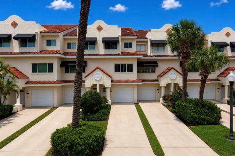 Townhouse in Saint Pete Beach, Florida 4 bedrooms, 211.35 sq.m. № 2223428 - photo 2