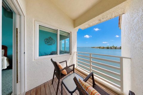 Townhouse in Saint Pete Beach, Florida 4 bedrooms, 211.35 sq.m. № 2223428 - photo 14