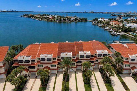 Townhouse in Saint Pete Beach, Florida 4 bedrooms, 211.35 sq.m. № 2223428 - photo 21