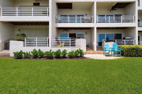 Townhouse in Saint Pete Beach, Florida 4 bedrooms, 211.35 sq.m. № 2223428 - photo 17