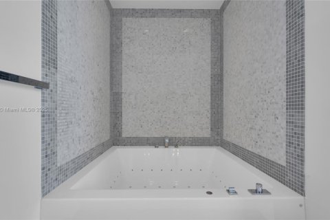 Copropriété à louer à Miami, Floride: 3 chambres, 400.41 m2 № 1925622 - photo 24