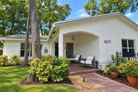 House in Oakland Park, Florida 3 bedrooms, 161.93 sq.m. № 2350717