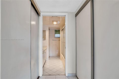 Copropriété à vendre à Hialeah, Floride: 1 chambre, 71.63 m2 № 1951784 - photo 7