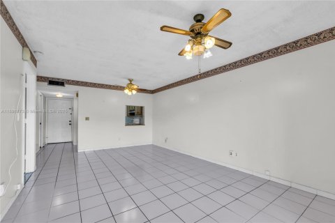 Copropriété à vendre à Hialeah, Floride: 1 chambre, 71.63 m2 № 1951784 - photo 10