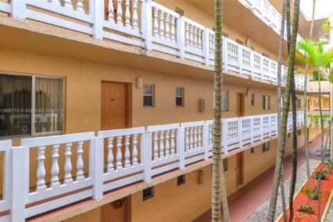 Copropriété à vendre à Hialeah, Floride: 1 chambre, 71.63 m2 № 1951784 - photo 3
