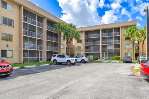 Copropriété à vendre à Hialeah, Floride: 1 chambre, 71.63 m2 № 1951784 - photo 2