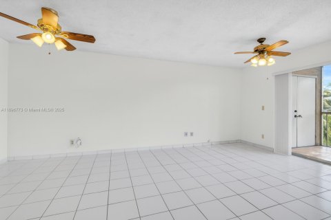 Copropriété à vendre à Hialeah, Floride: 1 chambre, 71.63 m2 № 1951784 - photo 17