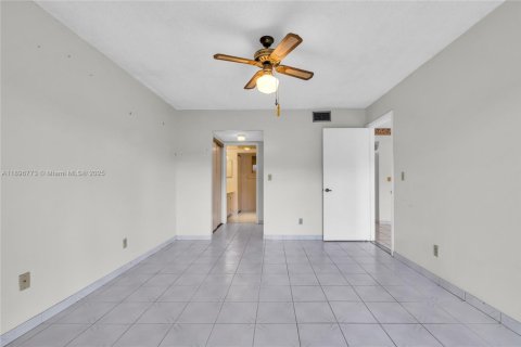 Copropriété à vendre à Hialeah, Floride: 1 chambre, 71.63 m2 № 1951784 - photo 28