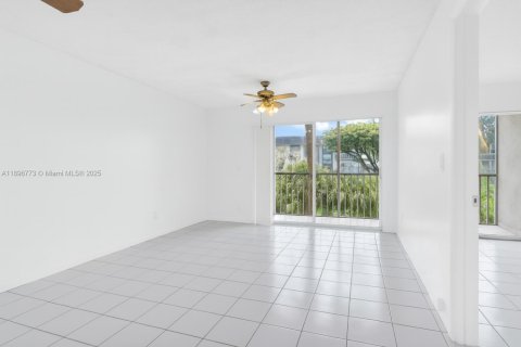 Copropriété à vendre à Hialeah, Floride: 1 chambre, 71.63 m2 № 1951784 - photo 13