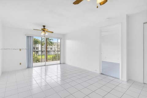 Copropriété à vendre à Hialeah, Floride: 1 chambre, 71.63 m2 № 1951784 - photo 14