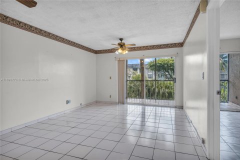 Copropriété à vendre à Hialeah, Floride: 1 chambre, 71.63 m2 № 1951784 - photo 12