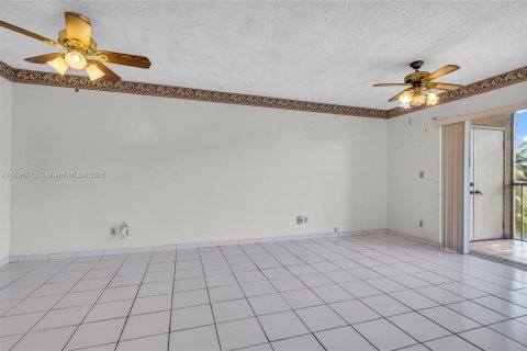 Copropriété à vendre à Hialeah, Floride: 1 chambre, 71.63 m2 № 1951784 - photo 16