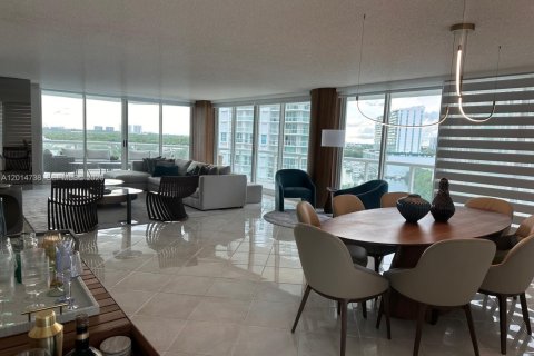 Copropriété à louer à Sunny Isles Beach, Floride: 3 chambres, 217.39 m2 № 2171280 - photo 2