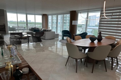 Copropriété à louer à Sunny Isles Beach, Floride: 3 chambres, 217.39 m2 № 2171280 - photo 3