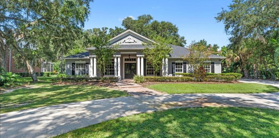 House in Kissimmee, Florida 5 bedrooms, 349.68 sq.m. № 2156066