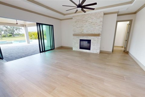 House in Punta Gorda, Florida 4 bedrooms, 259.2 sq.m. № 639203 - photo 9