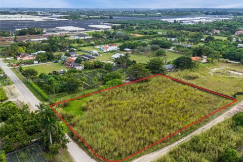 Commercial property in Miami-Dade, Florida № 2076958