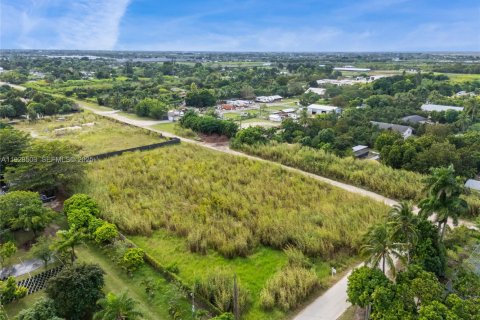 Commercial property in Miami-Dade, Florida № 2076958 - photo 4