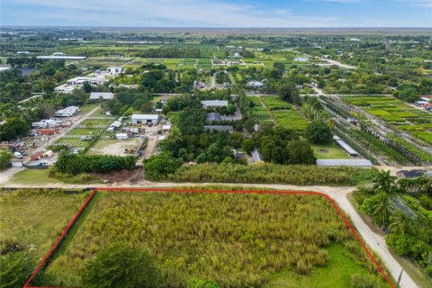 Commercial property in Miami-Dade, Florida № 2076958 - photo 6
